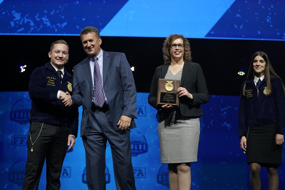 Photo of Vern Hawkins and Dawn Dietz accepting award